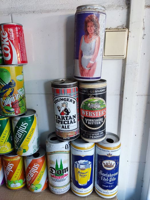 Latas de bebida antigas para colecionadores