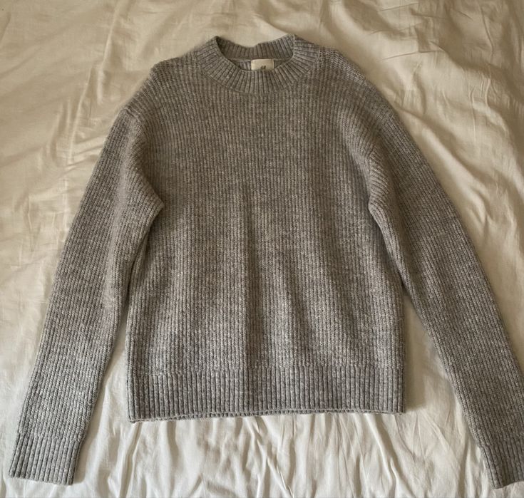 Светр сірий вʼязаний h&m