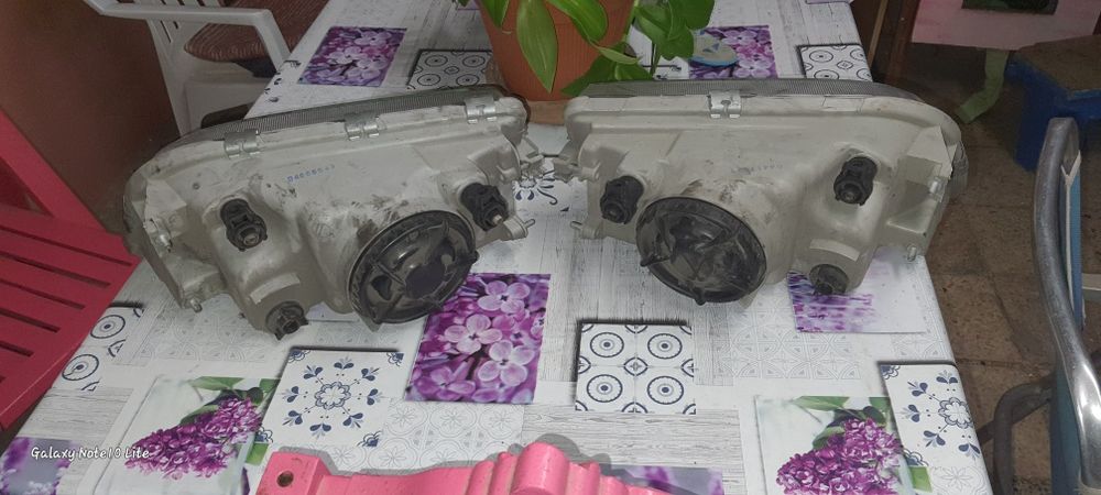 Vendo dois farois para volvo v40 de 1997