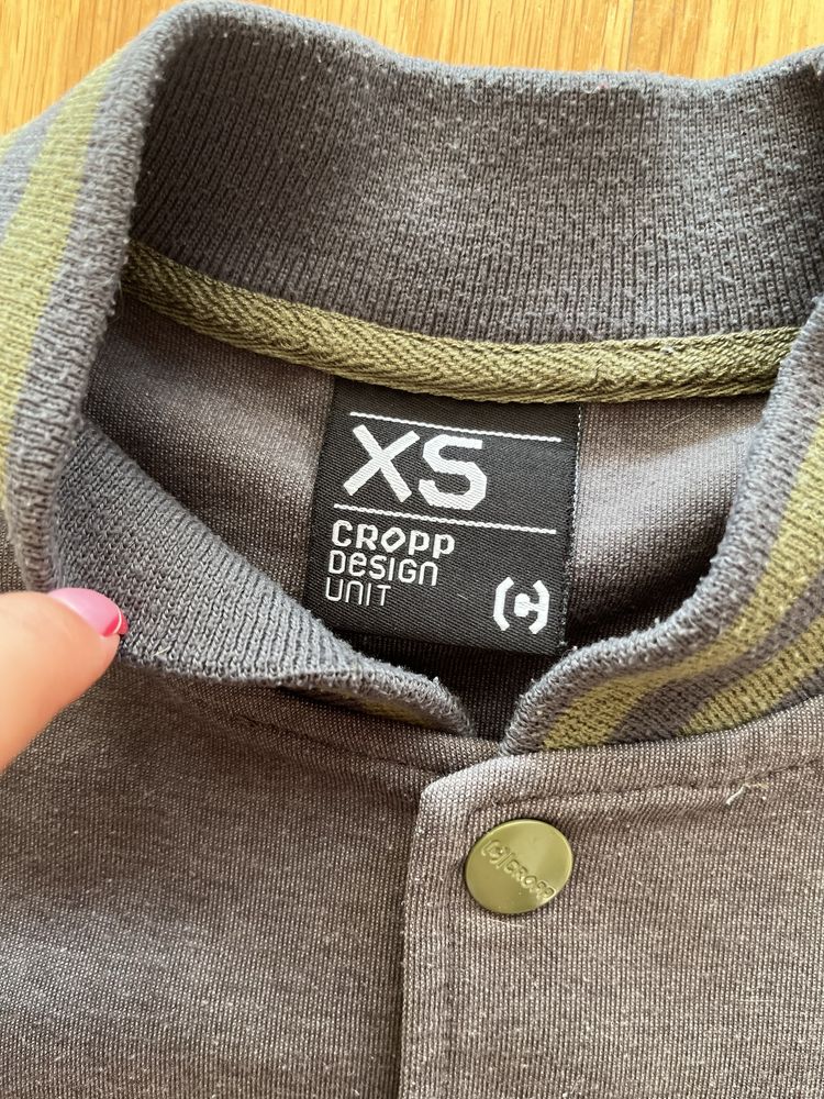 Szara kurtka bluzka bejsbolówka moro męska cropp XS