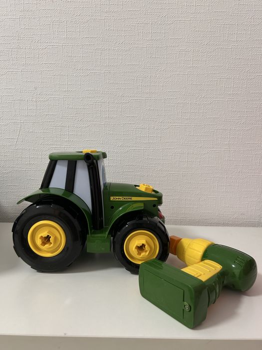 Ігровий набір Трактор John Deere Створи трактор