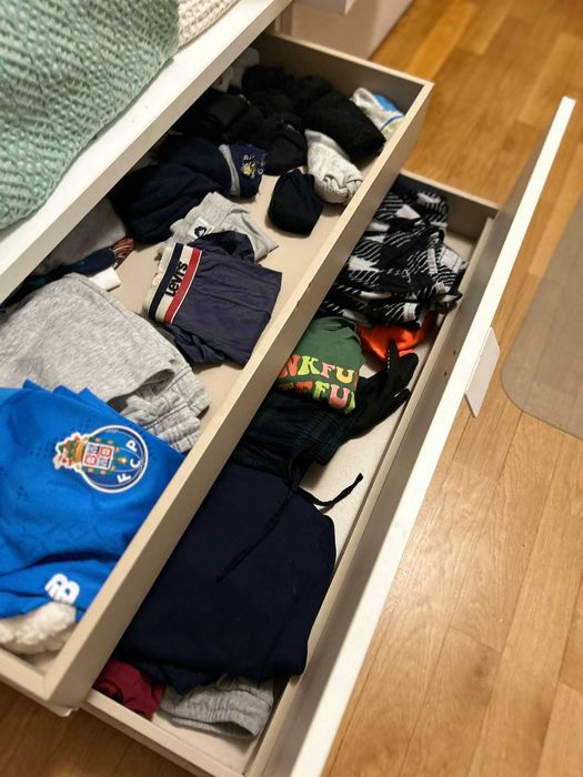 Beliche com arrumação e colchões incluídos