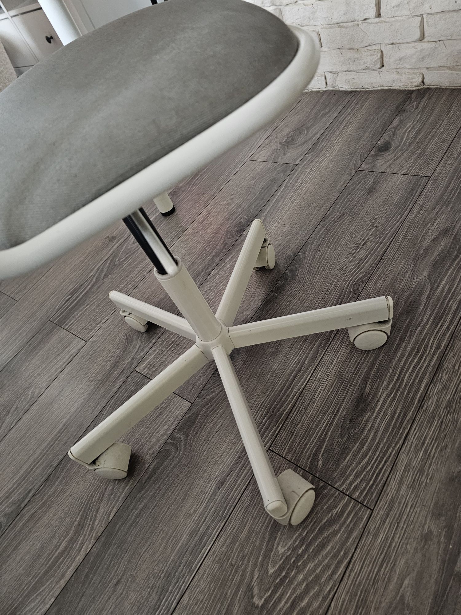 Blat roboczy biurko krzesło obrotowe toaletka Ikea zestaw