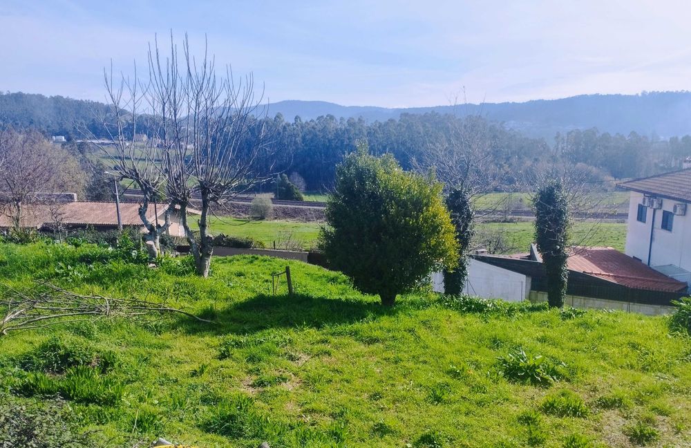 Vendo terreno com possibilidade de construção