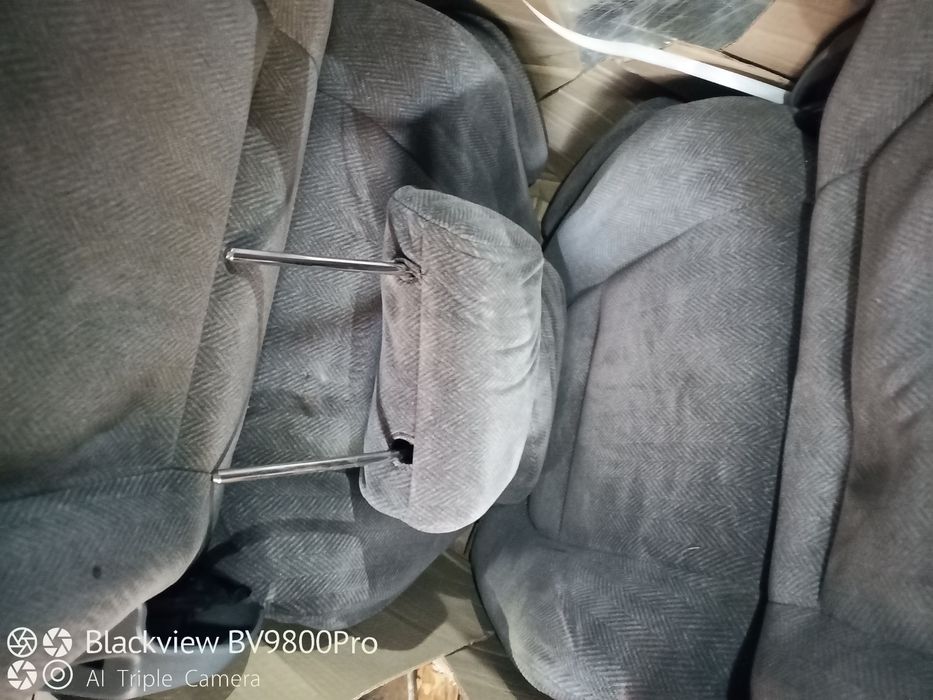 Продам дві передні сідушки