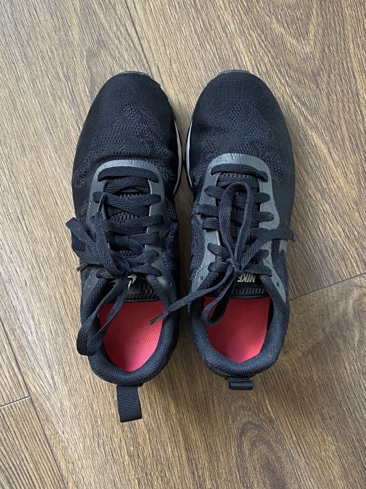 Nike czarne z bialą podeszwą adidasy sneakersy 36 36,5