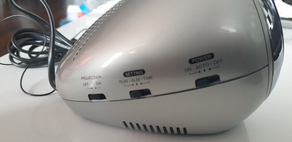 Radio Zegar z wyświetlaczem i projektorem