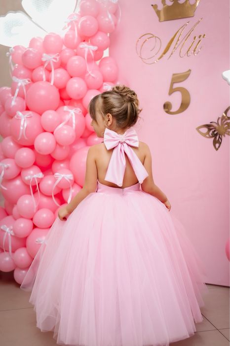 Неймовірна сукня