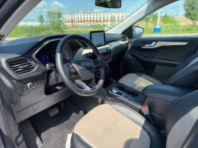 2022 Ford Escape Hybrid Titanium