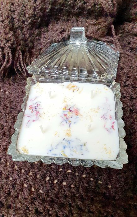 Efektowna świeca sojowa, zapach goździków z pomarańczą