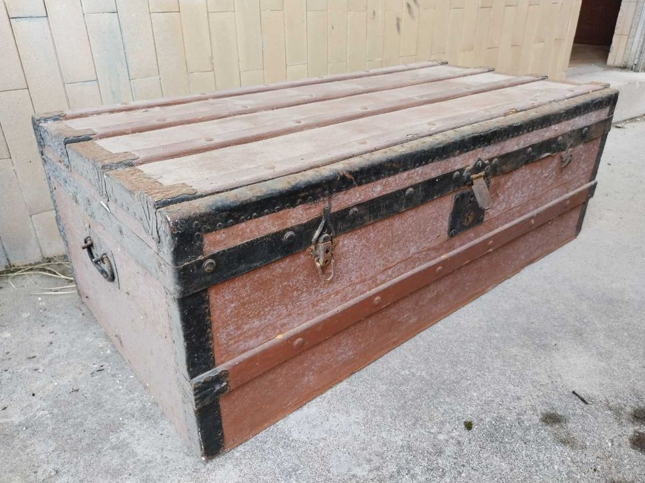 Mala antiga em madeira