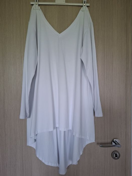 Biała asymetryczna tunika frak z długim rękawem