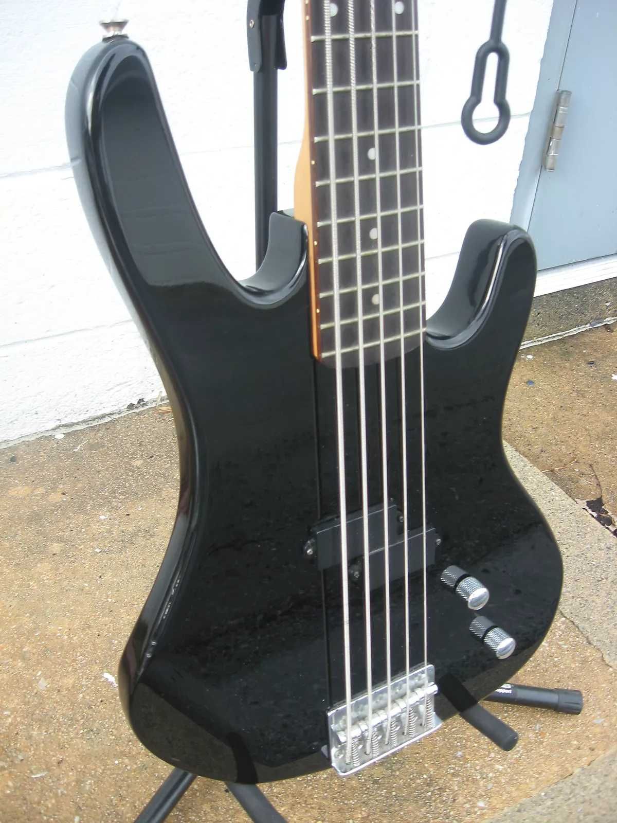 Бас-гитара Washburn Bantam Series XB 105 5 string Bass Black