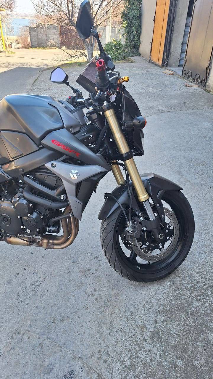 Продам мотоцикл SUZUKI GSR750