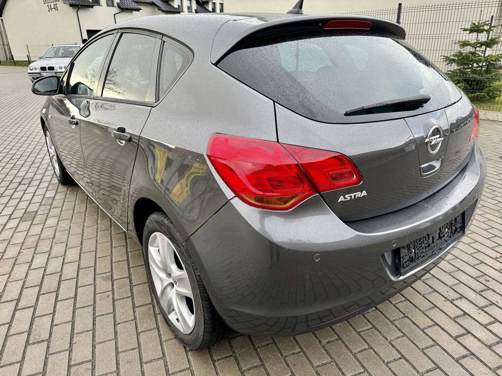 Opel Astra J 1.6 benzyna /śliczna