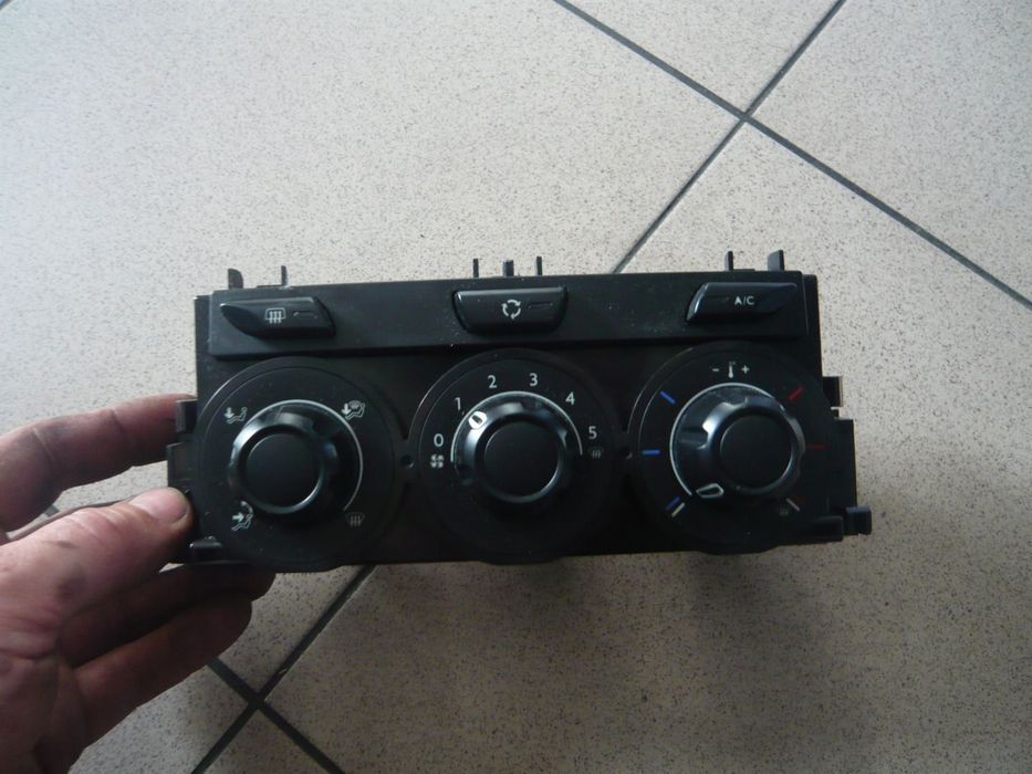 Panel sterowania nawiewu klimatyzacji Z8510001 Citroen C3 II