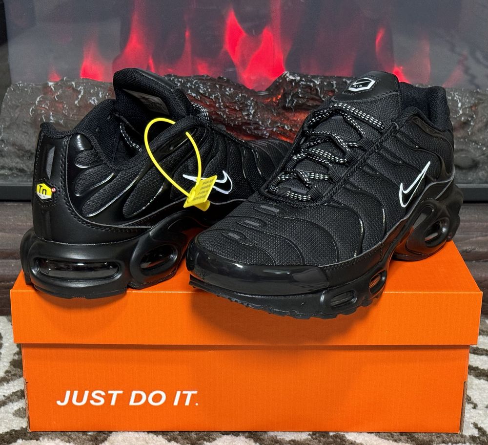 Кросівки  чорні Nike Air Mac TN Plus Black White
