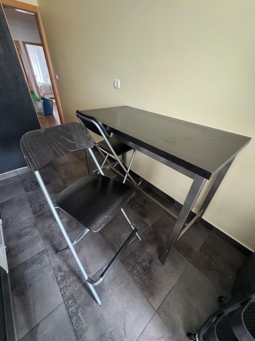 Mesa de cozinha e 2 cadeiras - IKEA