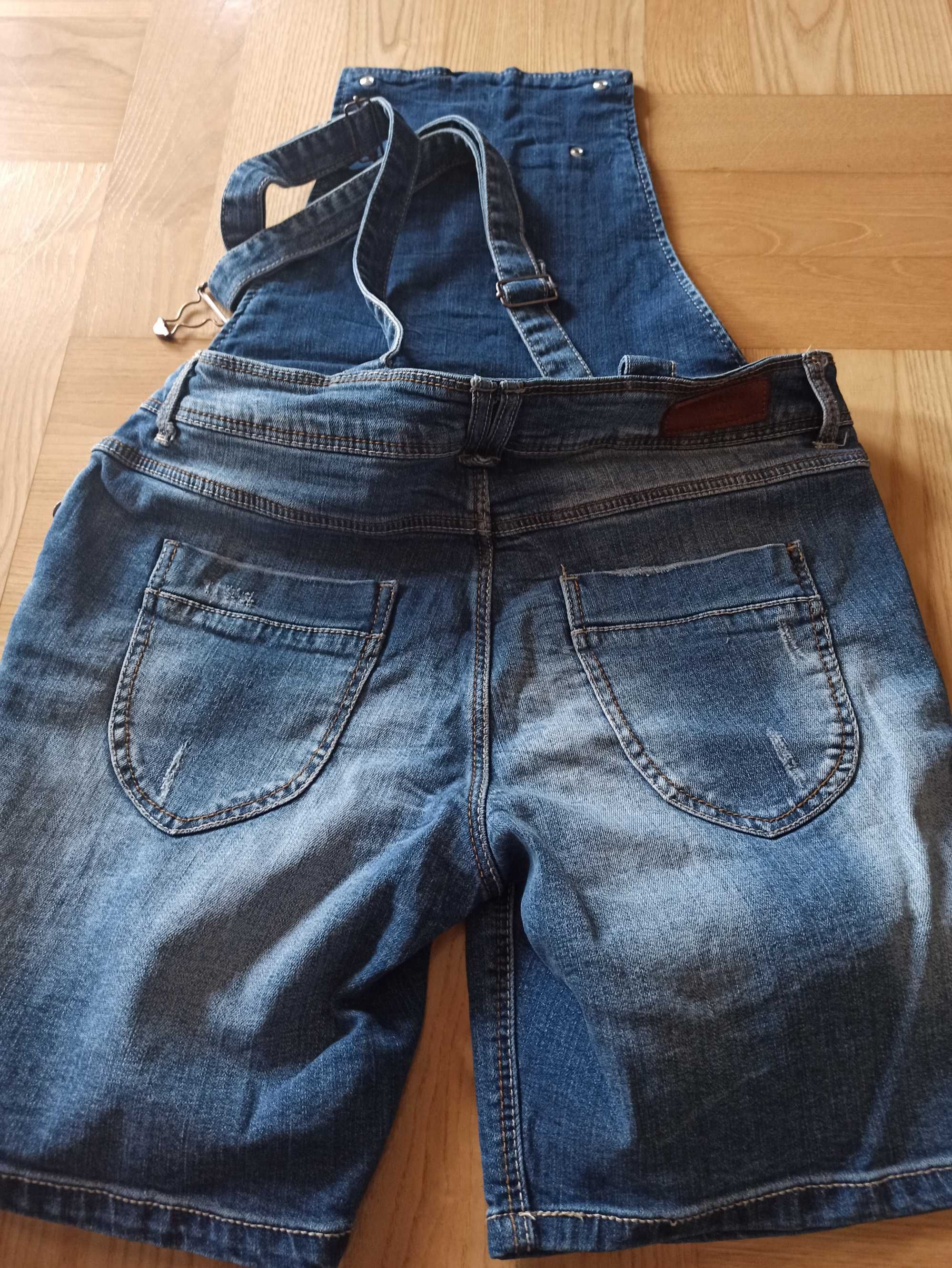 Reserved spodenki krótkie z szelkami typu ogrodniczki jeans