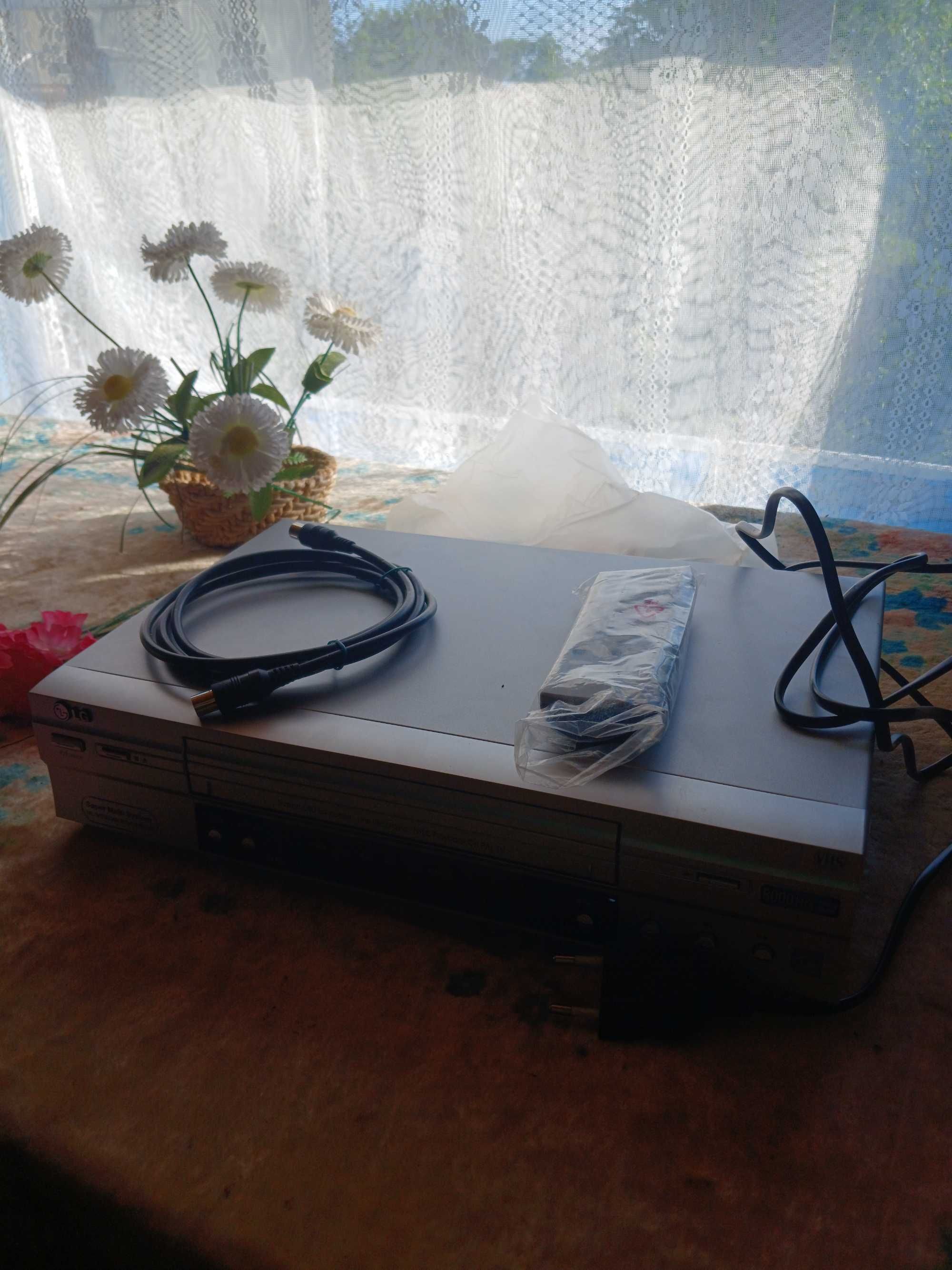 Відеомагнітофон LG L418 Super Multi System (VHS)