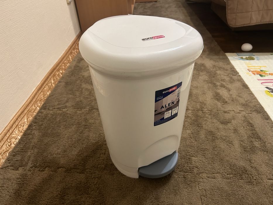 Сміттєве відро з педаллю 14 л Eurogold Alen біле, відро для сміття