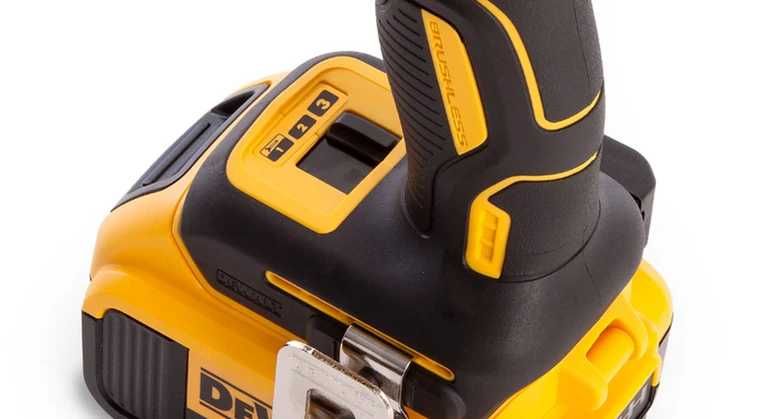 Zakrętarka udarowa DeWalt DCF887P2 1/4' 205Nm 18V 2x 5.0AH