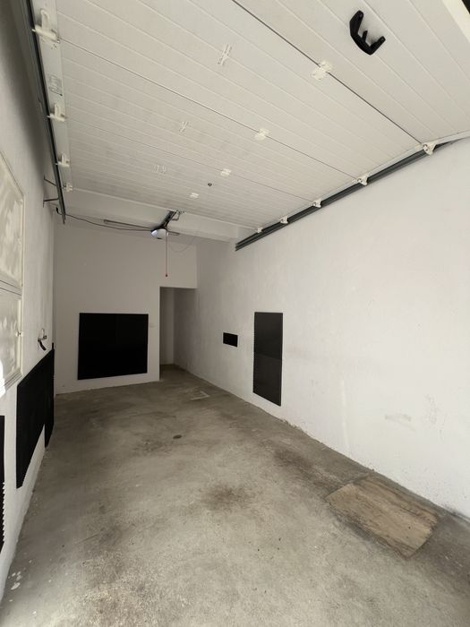 Garagem para a rua - Vale de Eureka (Cacém)