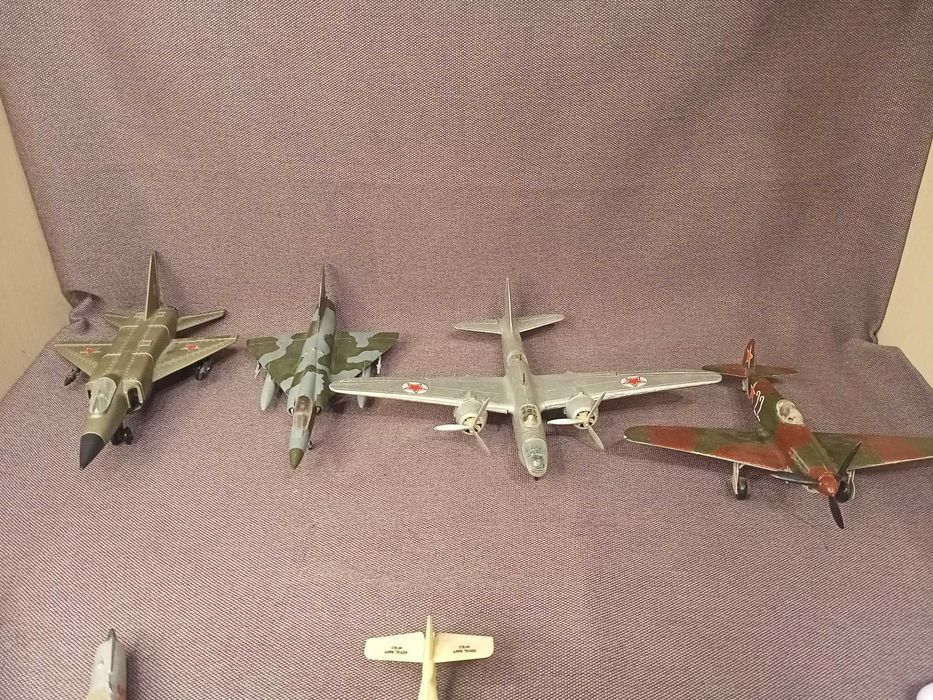 Продам модель самолёта