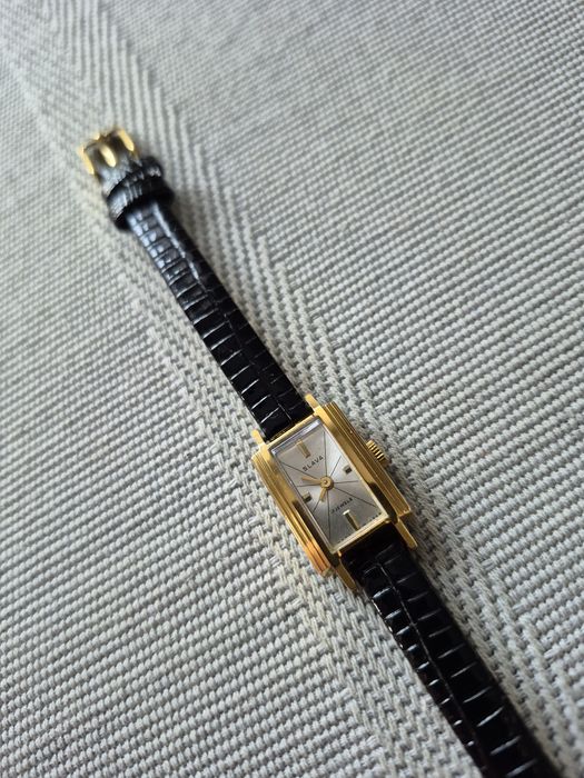 Śliczny stary zegarek mechaniczny Slava