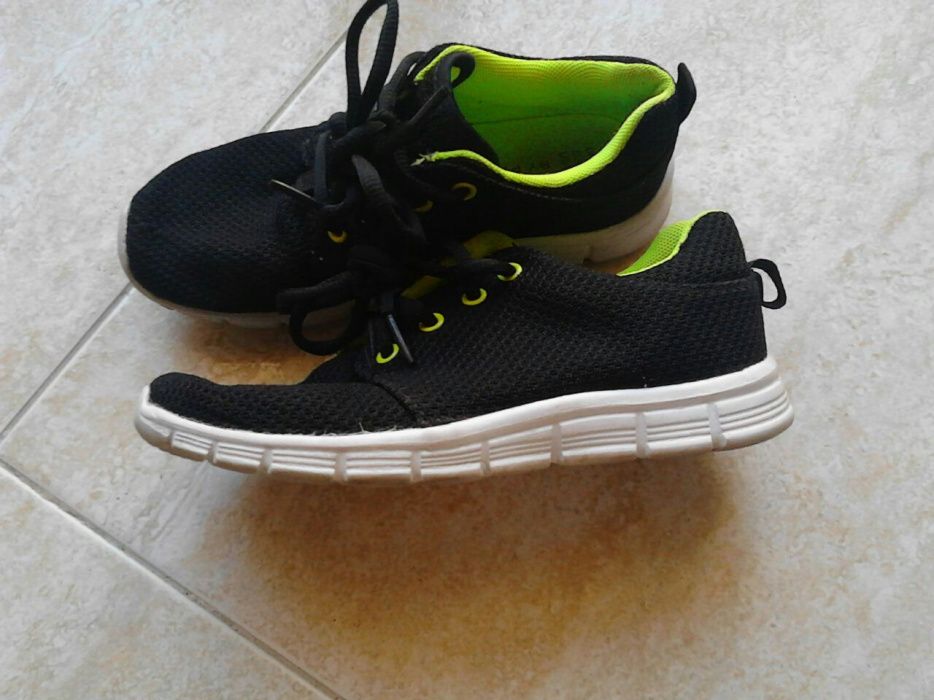 Tennis criança pretos com sola branca