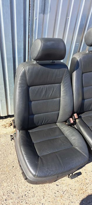 Fotele kanapa czarna skóra Audi A6 C5 Kombi grzane kpl