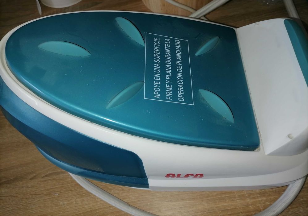 Baixa de preço. Ferro de engomar com caldeira e visor digital.secador