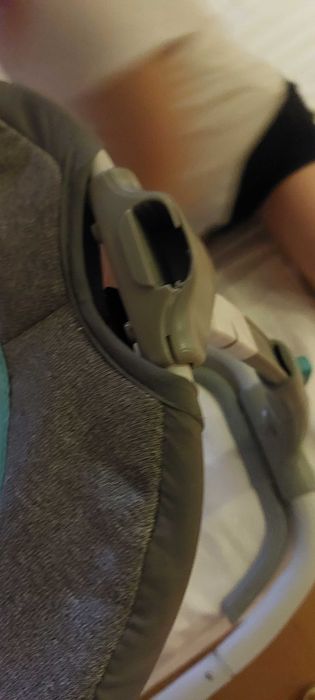 Дитячій  шезлонг - гойдалка.