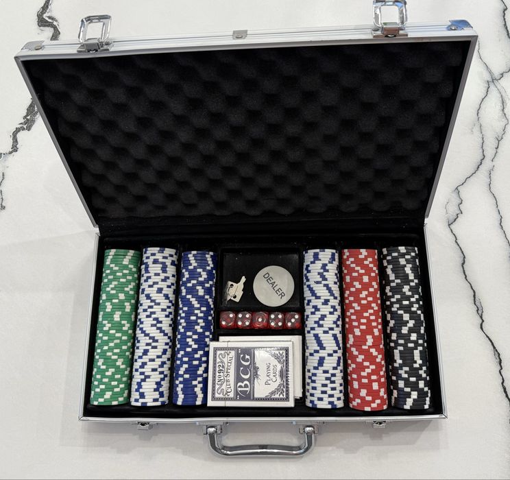 Żetony i karty do gry w pokera