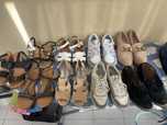 Sapatos, tenis e sandalias