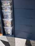 IKEA NORDMELA komoda 5 szuflad z boku część otwarta