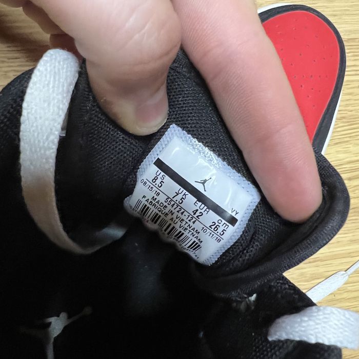 Кросівки чоловічі Nike Air Jordan 1 Retro Mid 42р