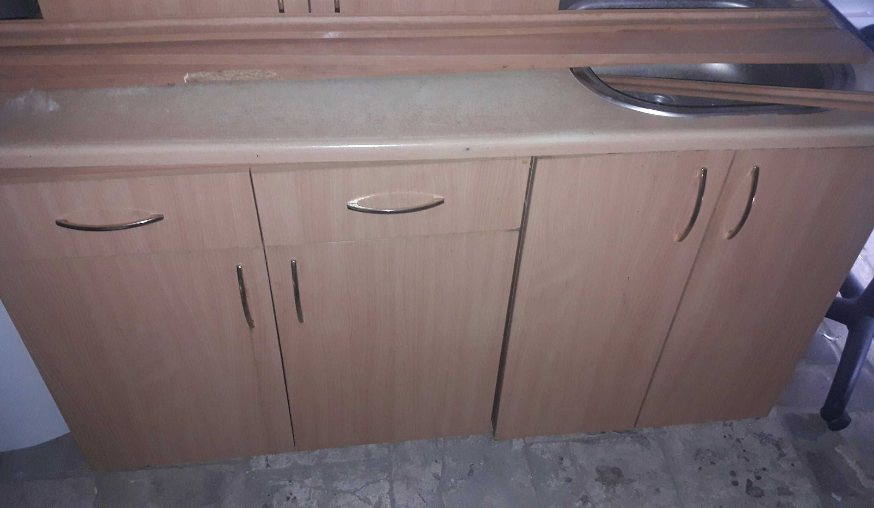 Продам кухню компактную, уютную.