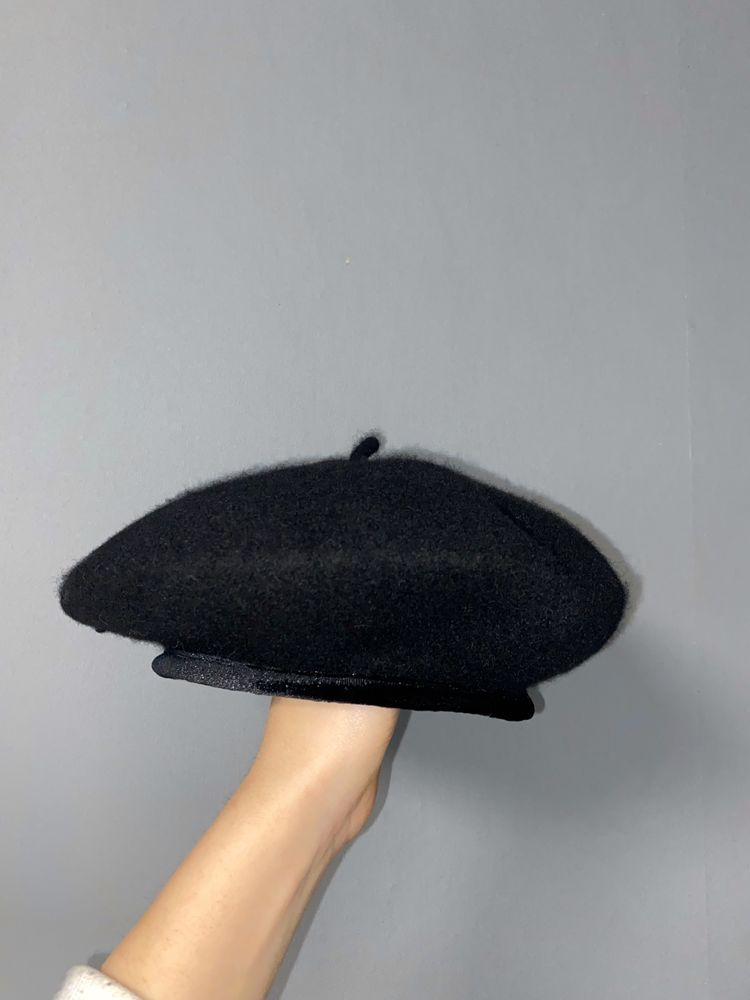 Czarny klasyczny beret