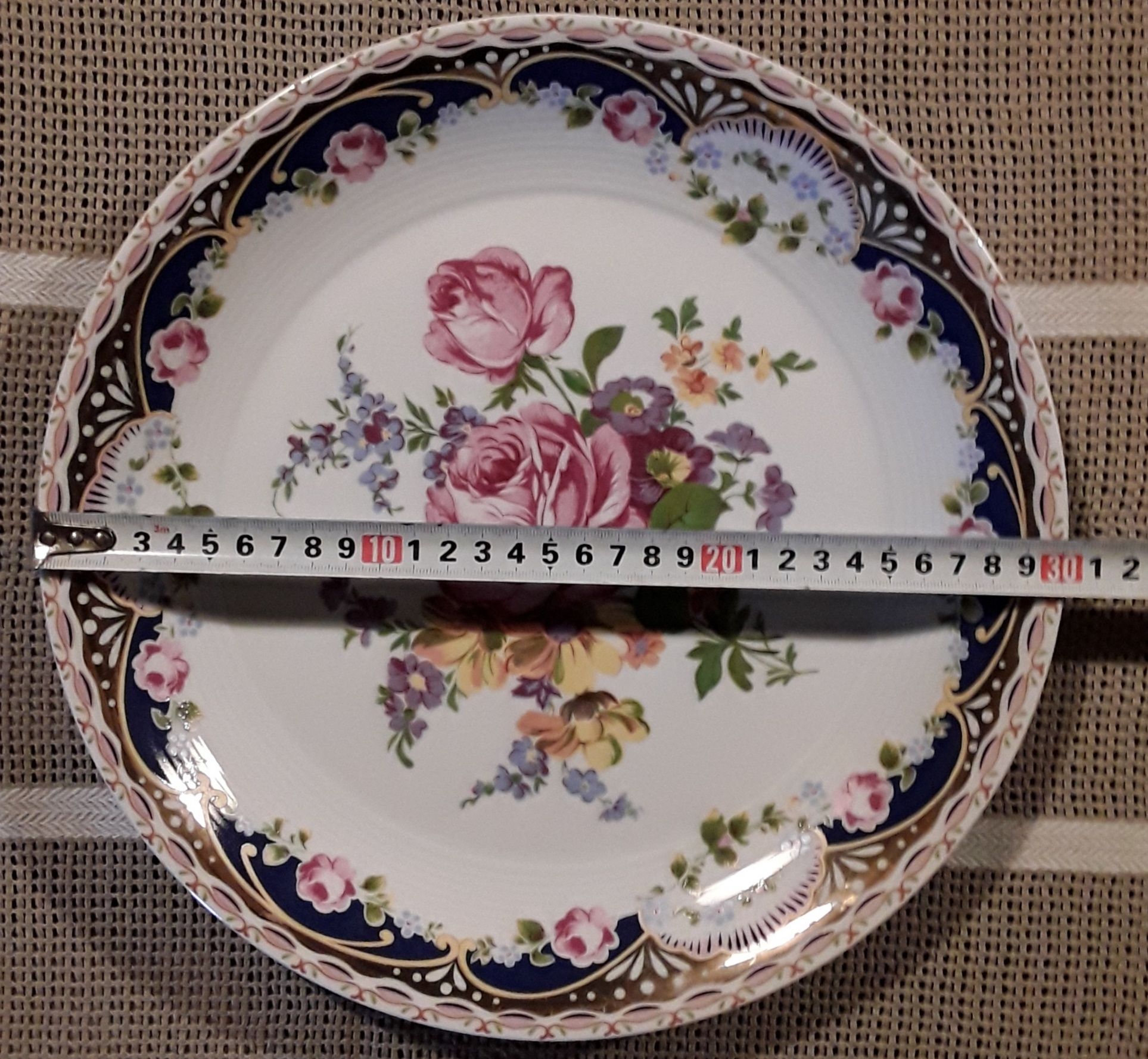 Prato grande de bolo e 6 de sobremesa porcelanas A. V. Limoges Portuga