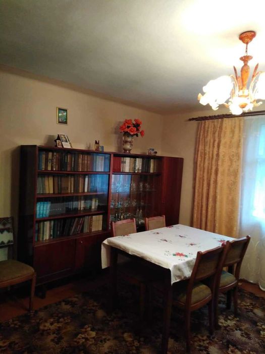 Будинок з землею