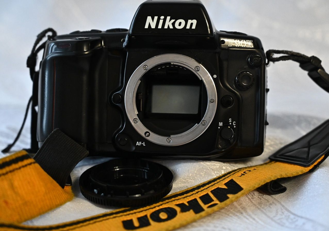 Nikon 90 x б/у відмінний стан