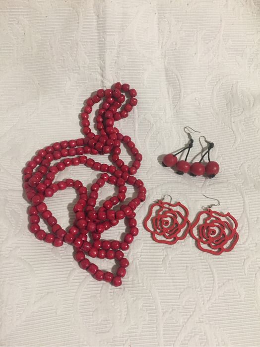 Різнокольорові лоти прикрас