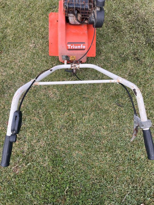 Motoenxada Triunfo compacta — leve, prática e em bom funcionamento