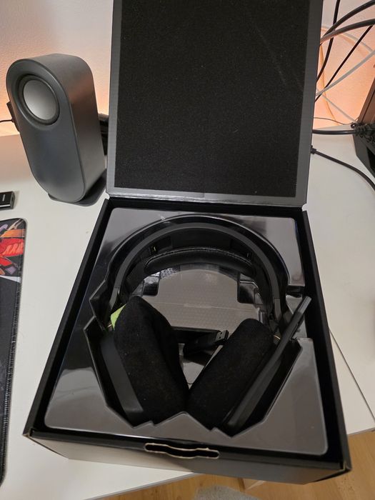 Corsair HS80 RGB Wireless