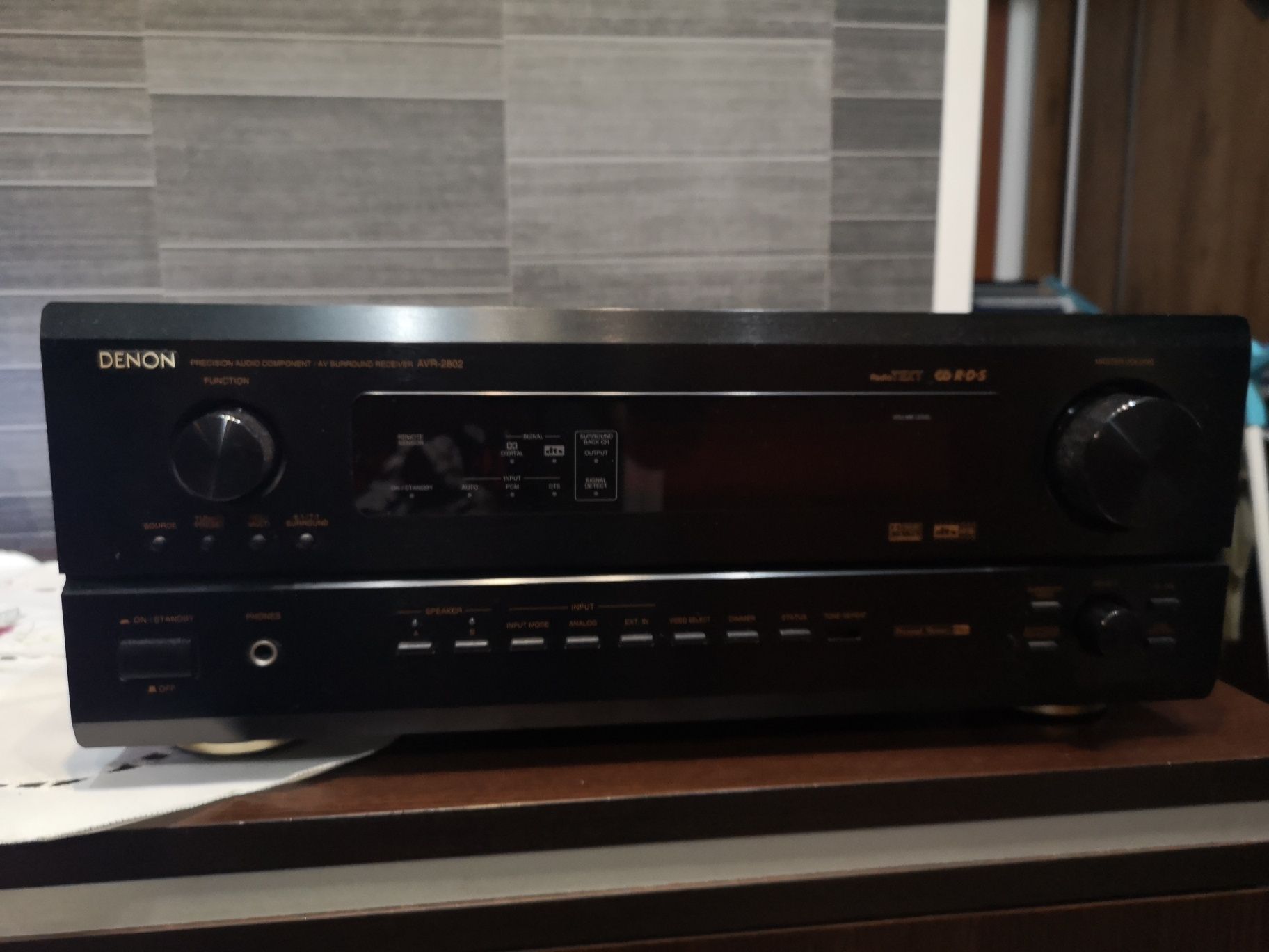 Amplituner Denon AVR - 2802. Uszkodzony