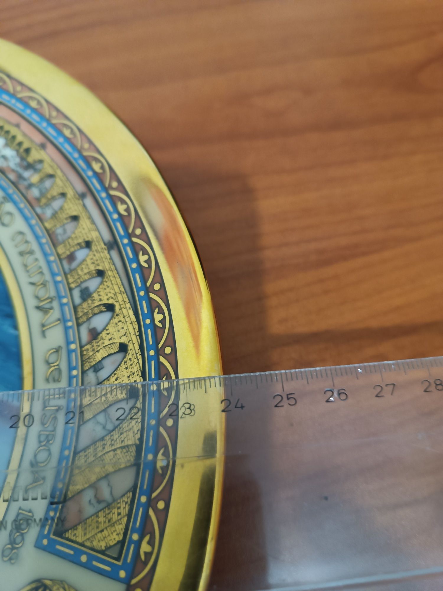 Pratos de porcelana, comemorativo da Expo98 e prato caçadores