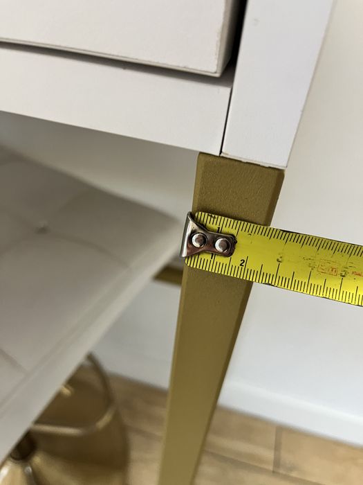 Toaletka kosmetyczna do wizażu złota