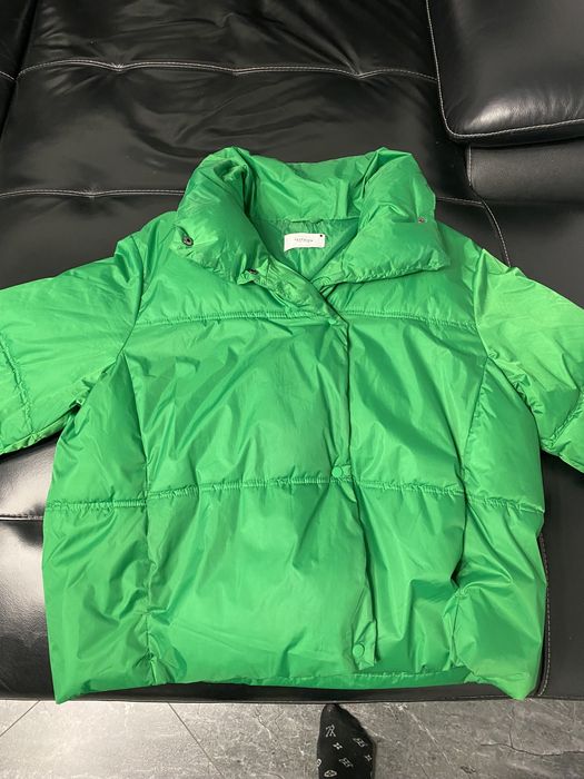 Курточка жіноча в хорошому стані. Розмір L,Reserved