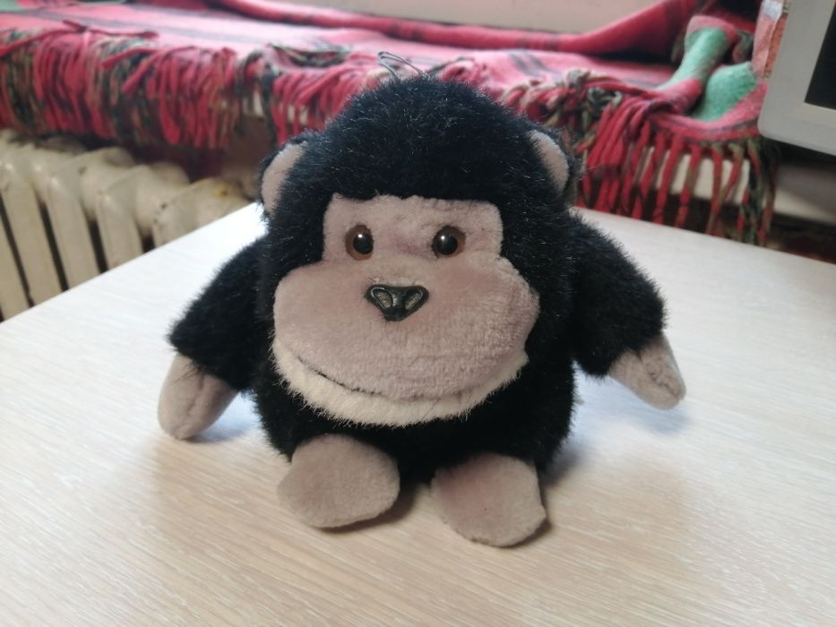 Мягкая игрушка обезьяна черная. Высота 20 см. Ширина с лапами 15